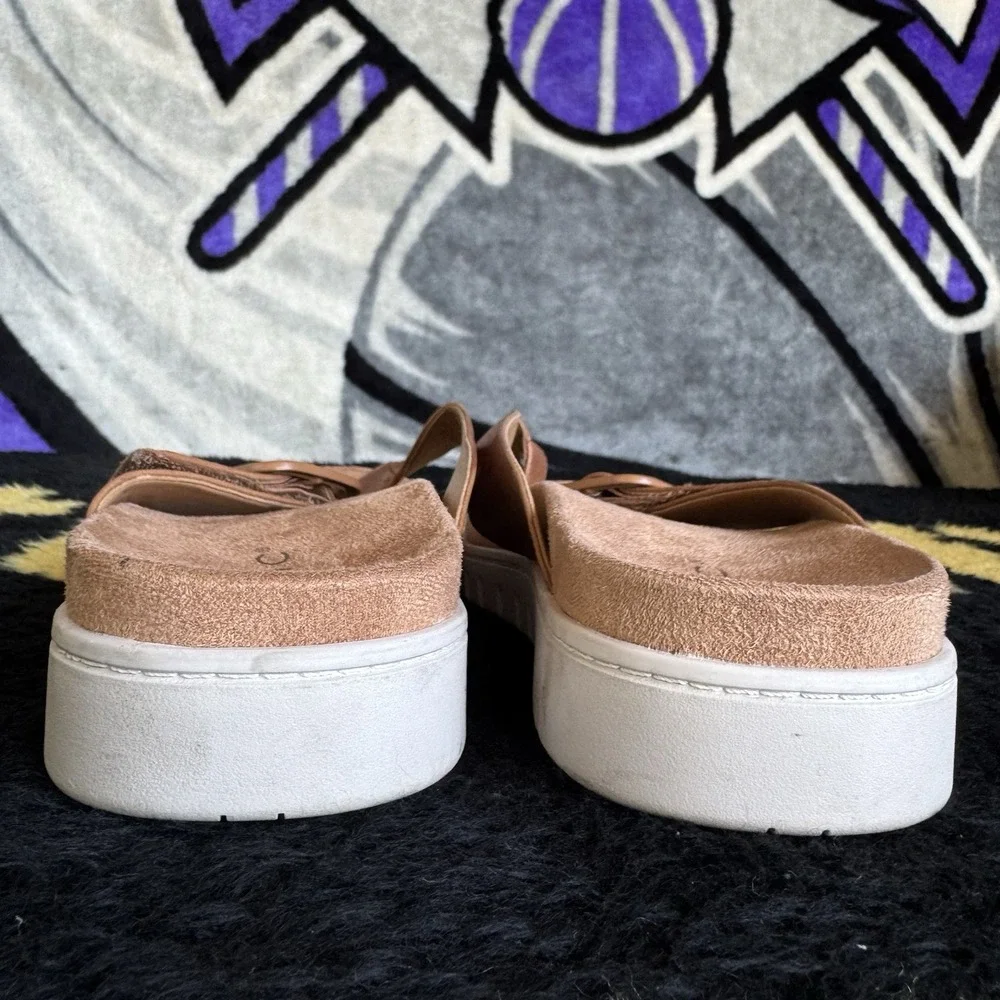 Size 10 - Vionic Uptown Marin Tan Leather Thong Sandals Orthotic Platform Buckle